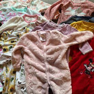 Baby girl Pajama Bundle! Carters, Disney footie panjamas sizes 6 - 9 months